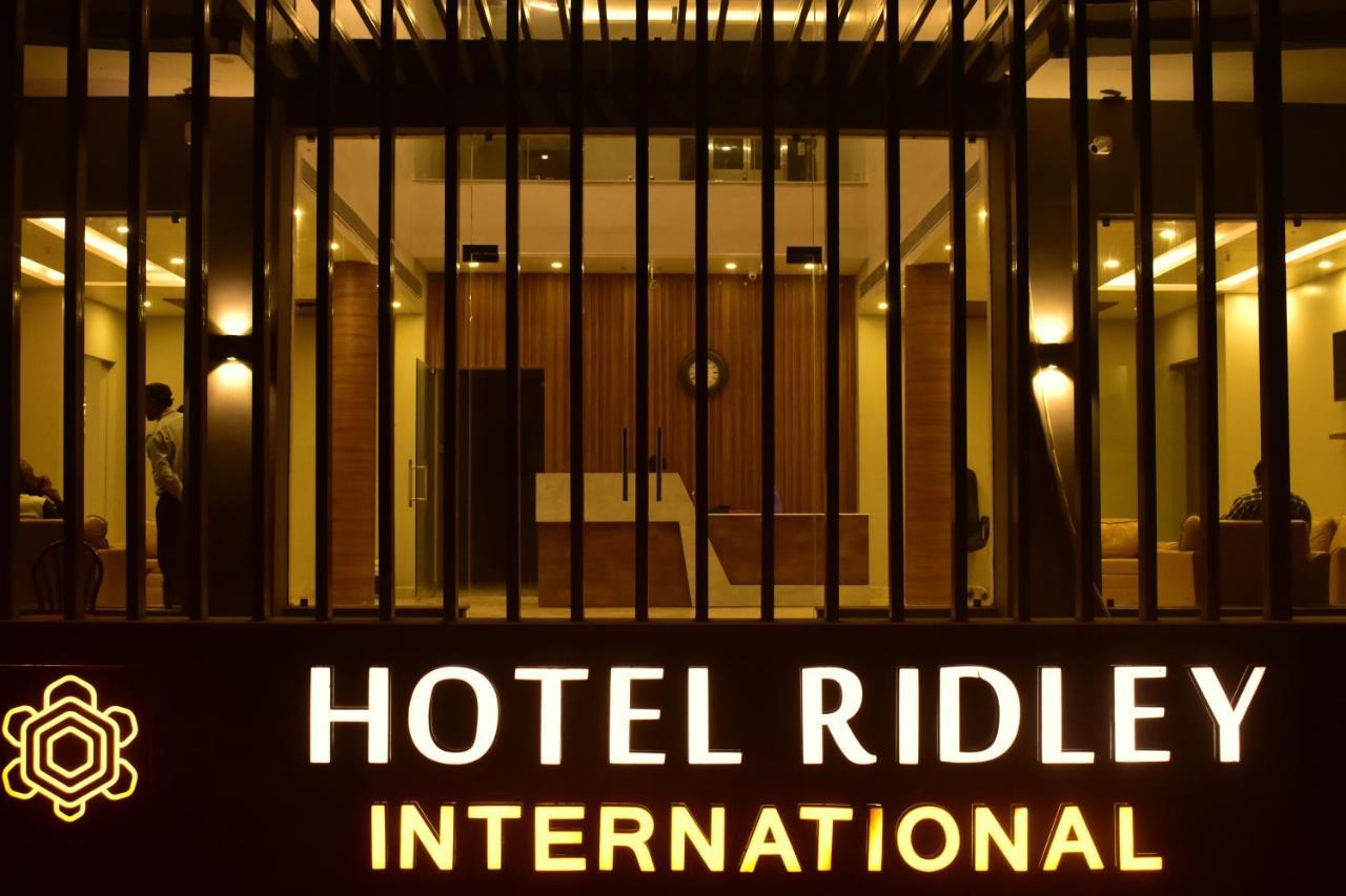 Hotel Ridley International ดีกา ภายนอก รูปภาพ