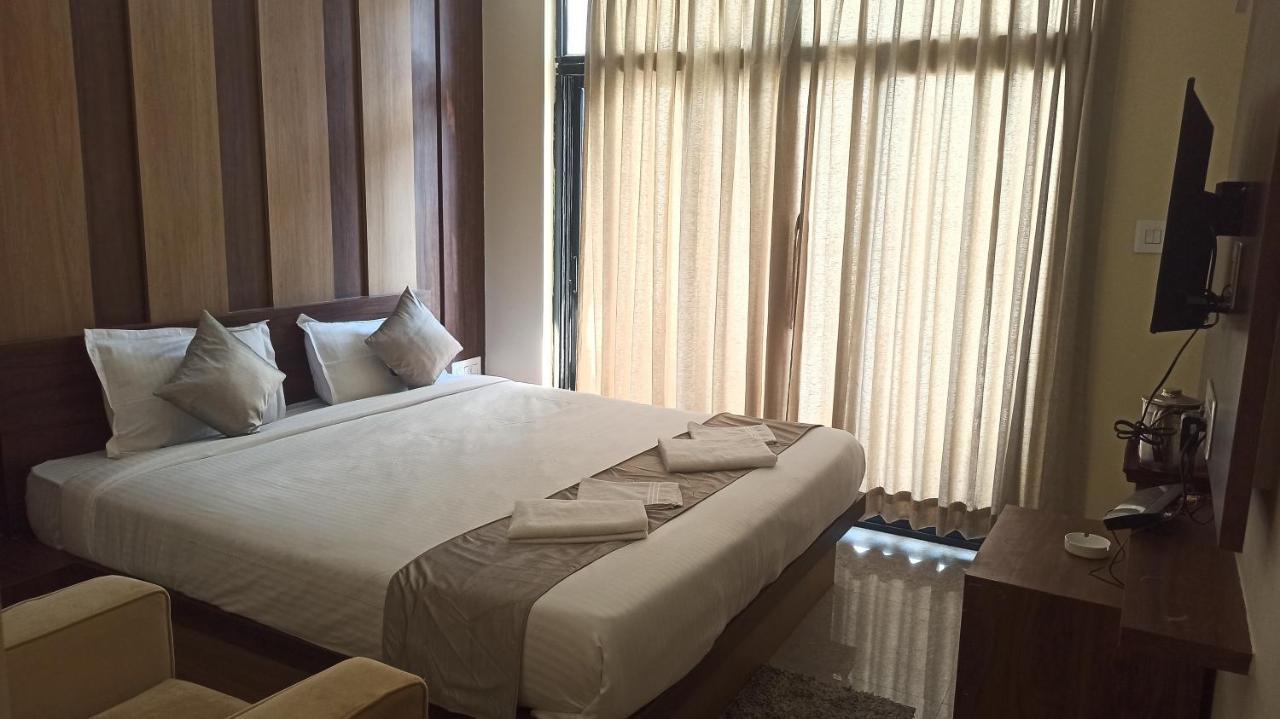 Hotel Ridley International ดีกา ภายนอก รูปภาพ