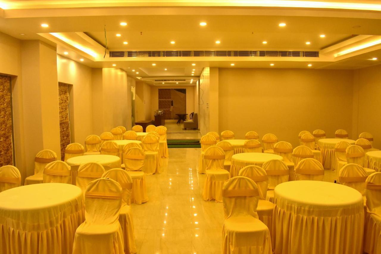 Hotel Ridley International ดีกา ภายนอก รูปภาพ