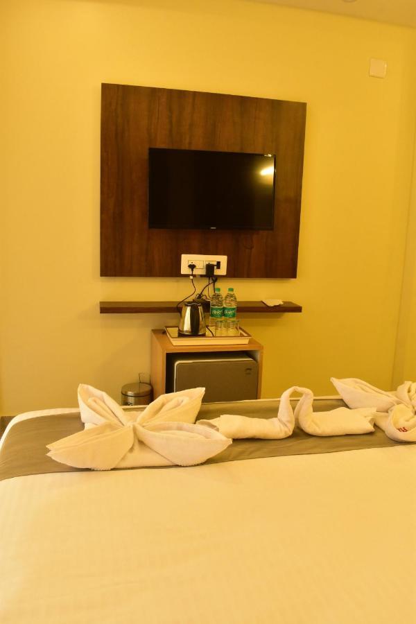 Hotel Ridley International ดีกา ภายนอก รูปภาพ