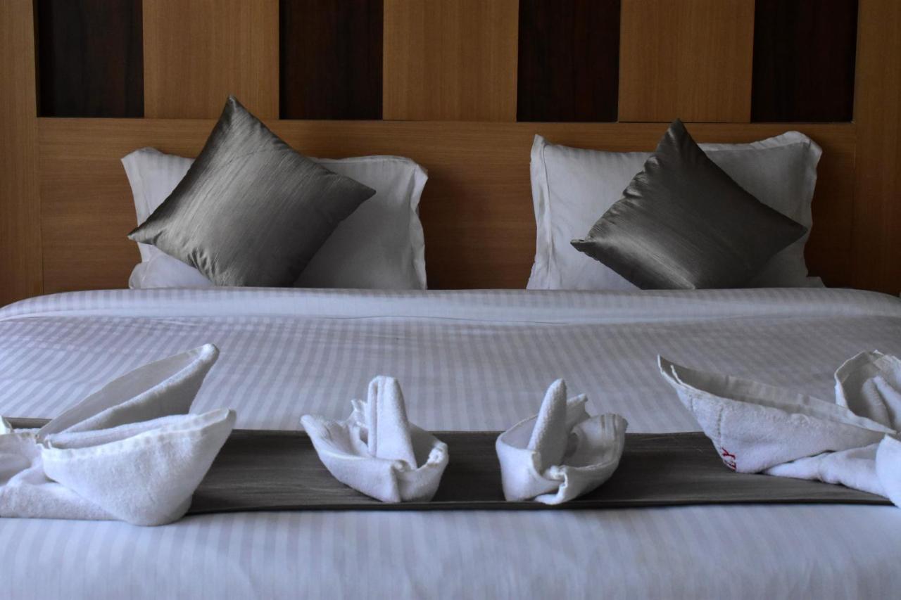 Hotel Ridley International ดีกา ภายนอก รูปภาพ