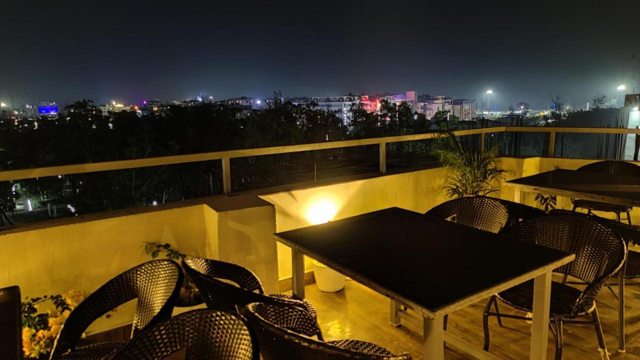 Hotel Ridley International ดีกา ภายนอก รูปภาพ