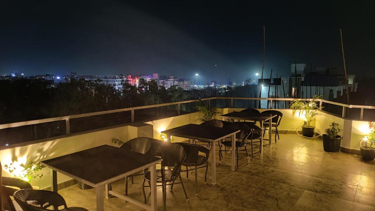 Hotel Ridley International ดีกา ภายนอก รูปภาพ