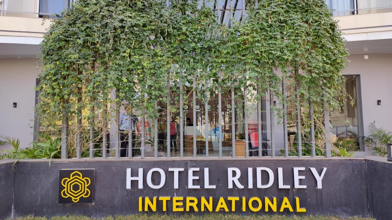 Hotel Ridley International ดีกา ภายนอก รูปภาพ