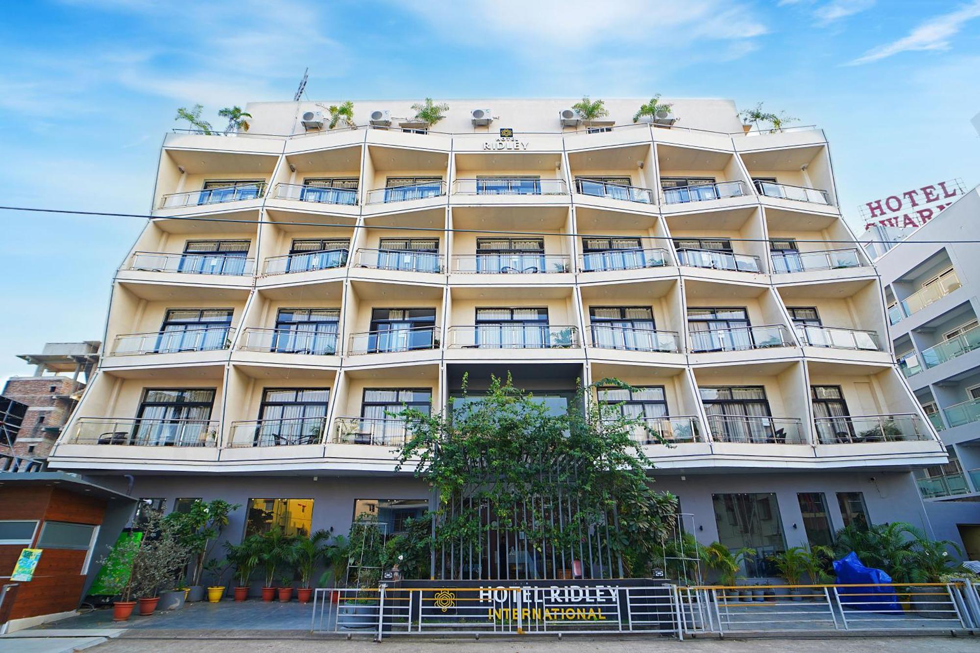 Hotel Ridley International ดีกา ภายนอก รูปภาพ
