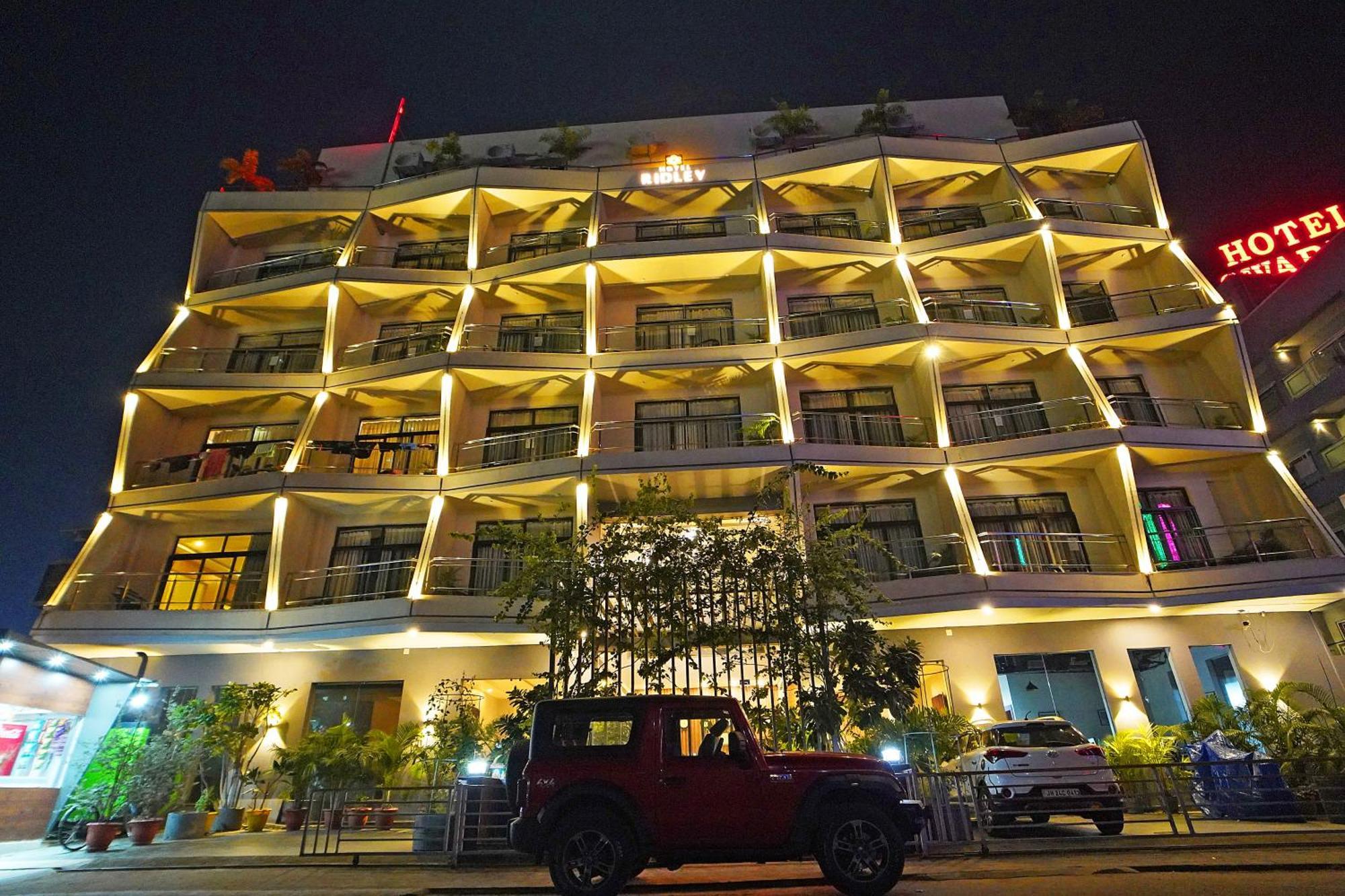 Hotel Ridley International ดีกา ภายนอก รูปภาพ