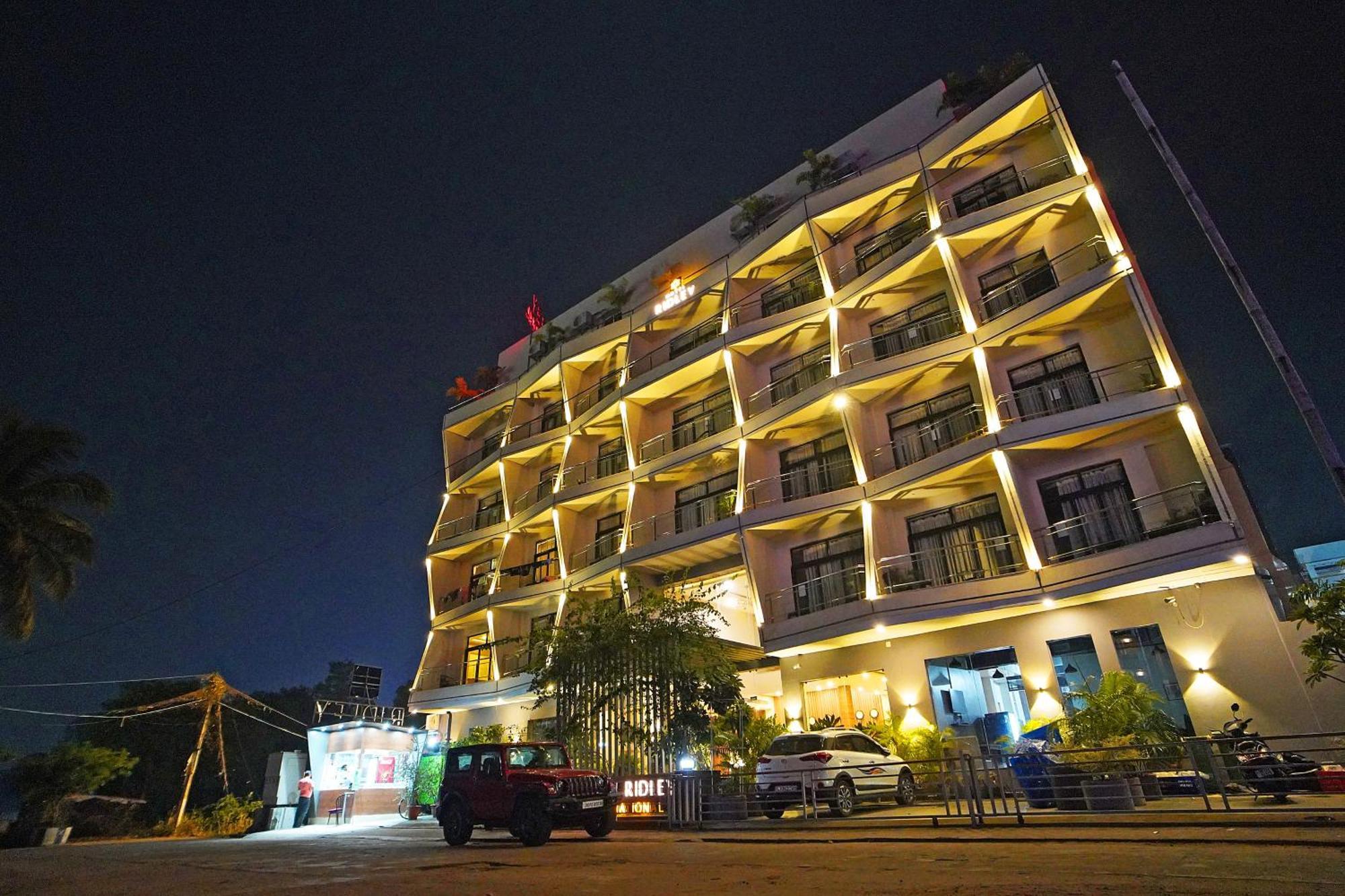Hotel Ridley International ดีกา ภายนอก รูปภาพ